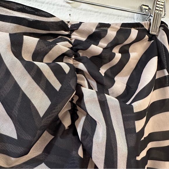 Jaded London x Sydney Carlson Graphic-Print Stretch-Mesh Trouser Pants Size 4 - Picture 8 of 10